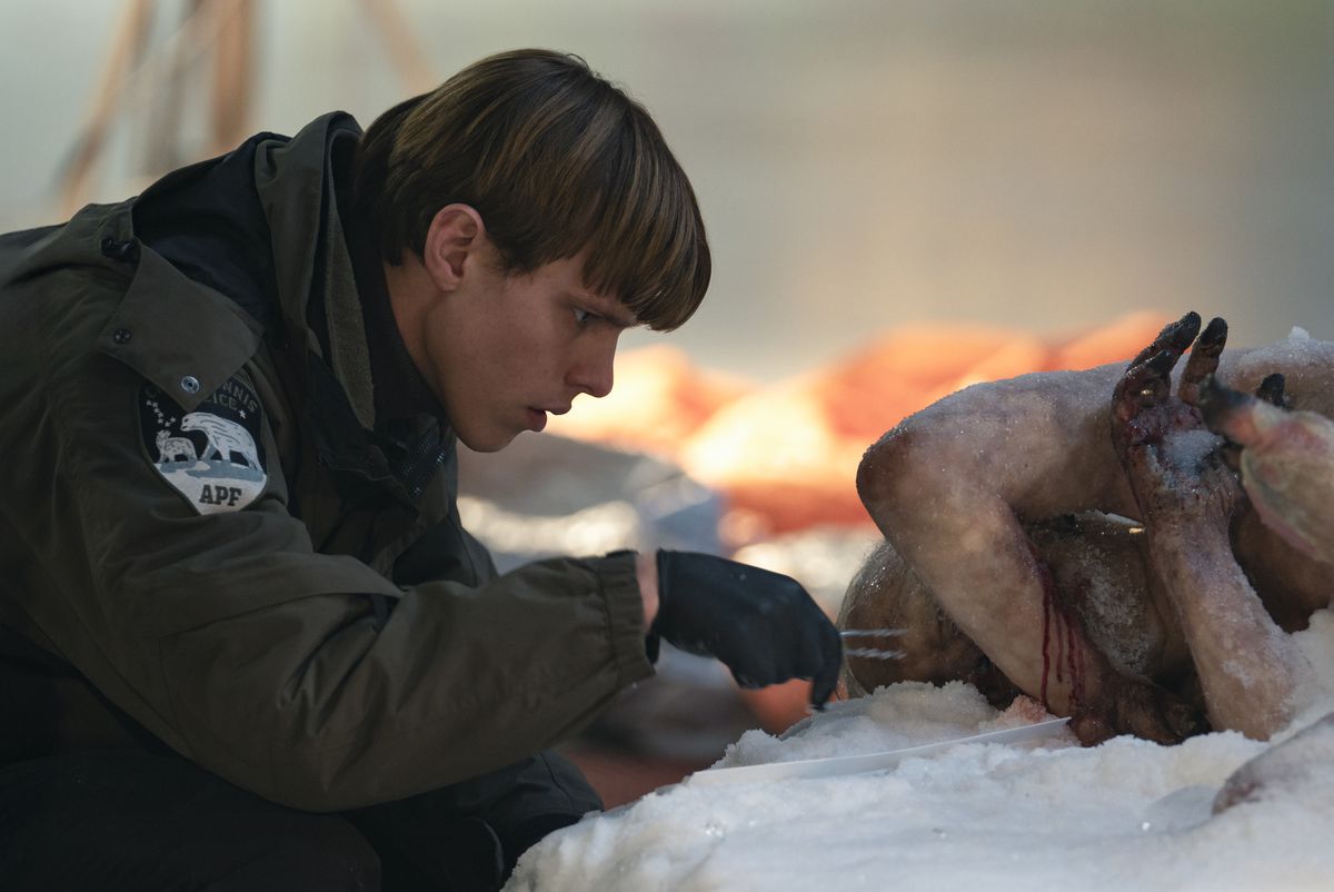 Pete (Finn Bennett) investigating a frozen body up close
