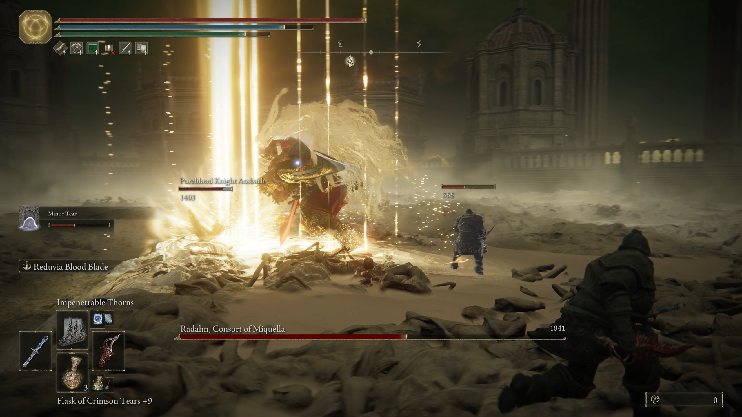 An Elden Ring DLC player fights the final boss fight.