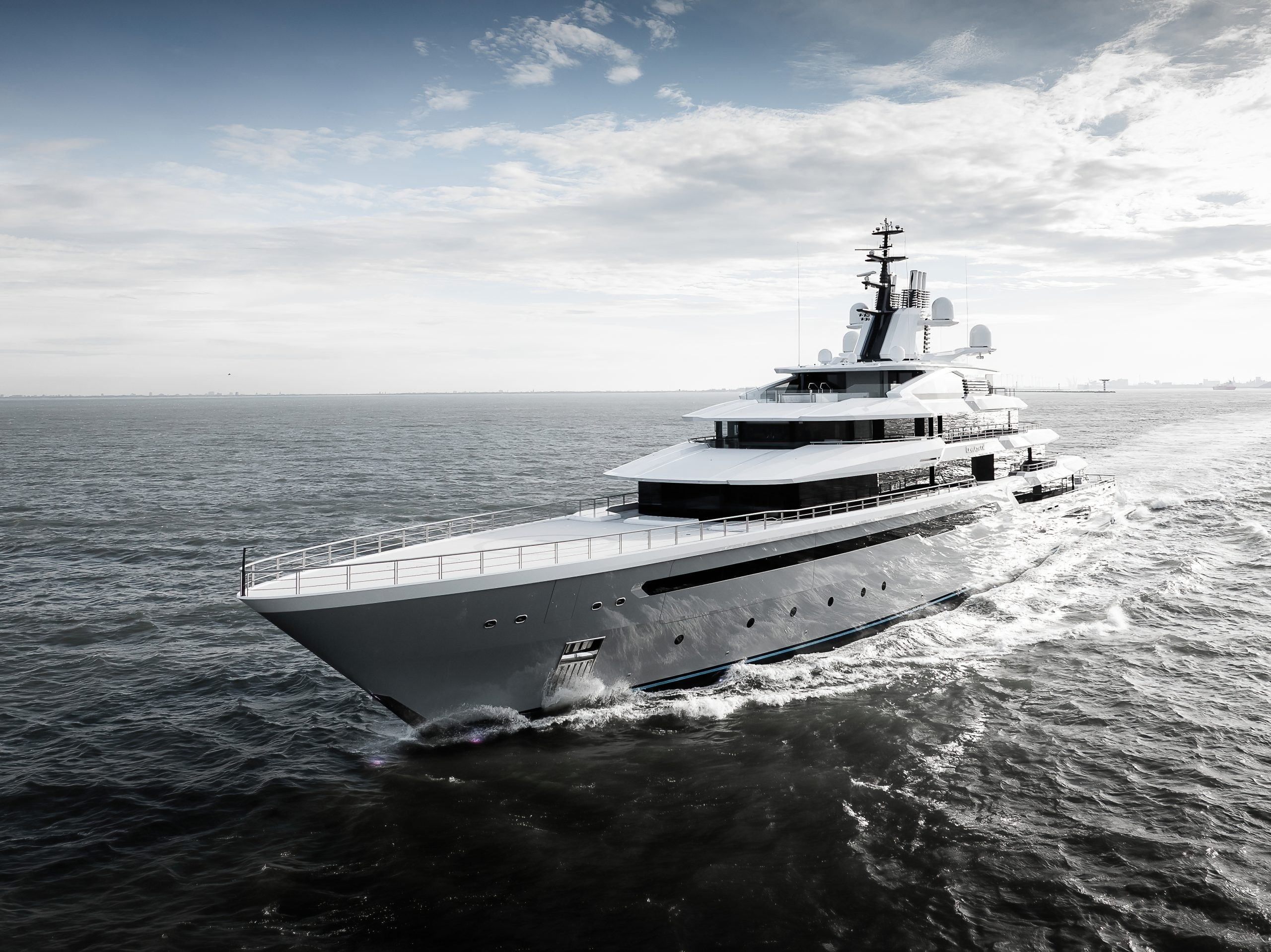 Gabe Newell caps off Steam Machine week by taking delivery of a new $500 million superyacht with a submarine garage, on-board hospital and 15 gaming PCs